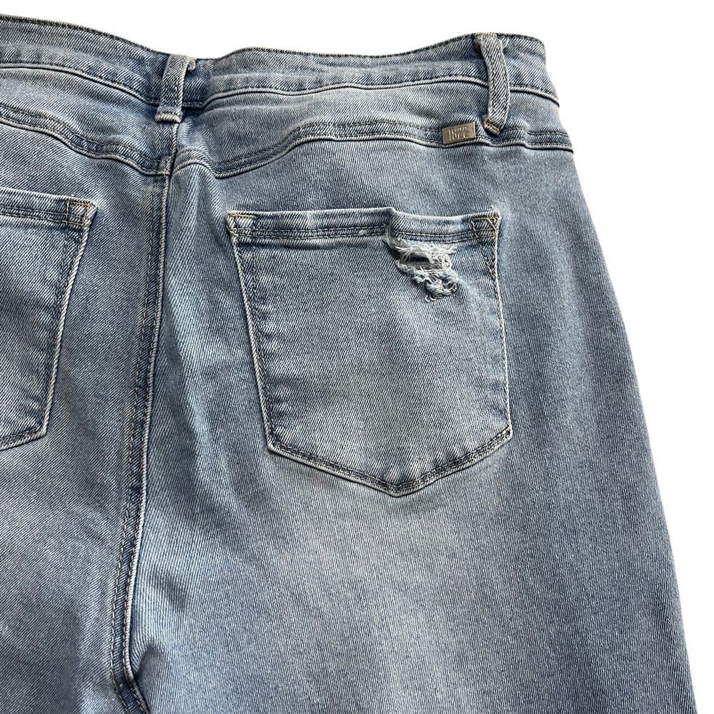 1822 Lightwash crop distressed jeans 18W - Picture 4 of 9